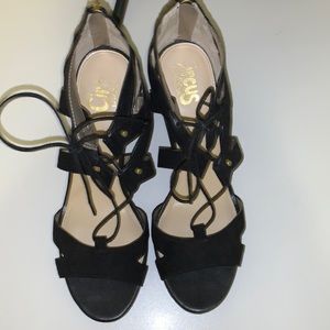 Black tie up heels ✨